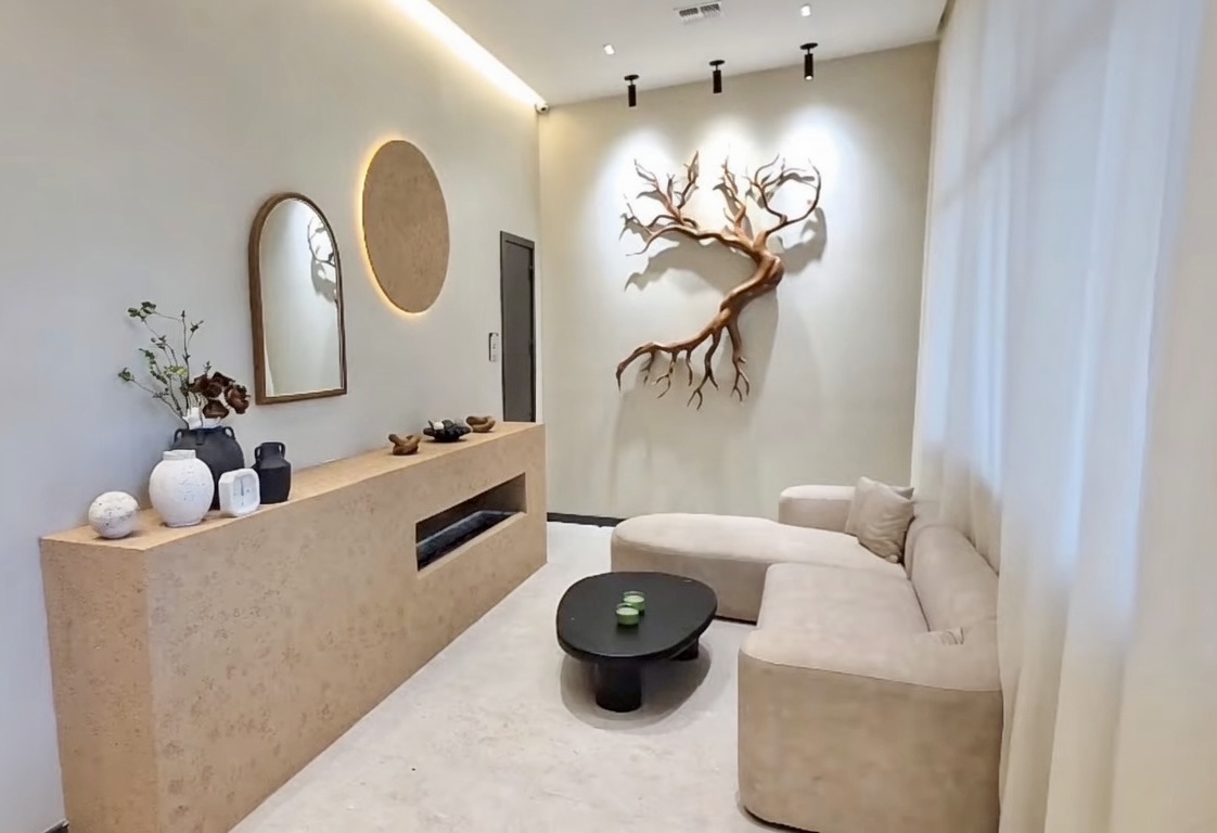 Sculpted Lounge